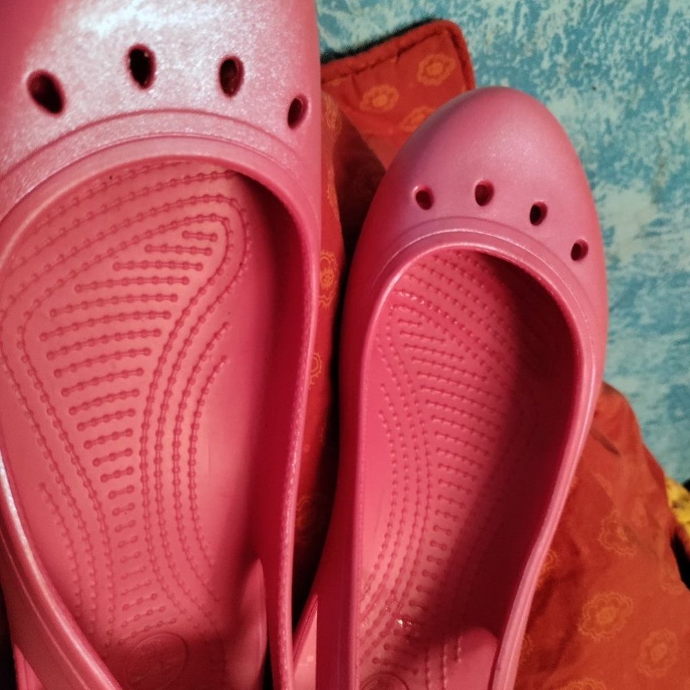 Size 11 Crocs cute Color